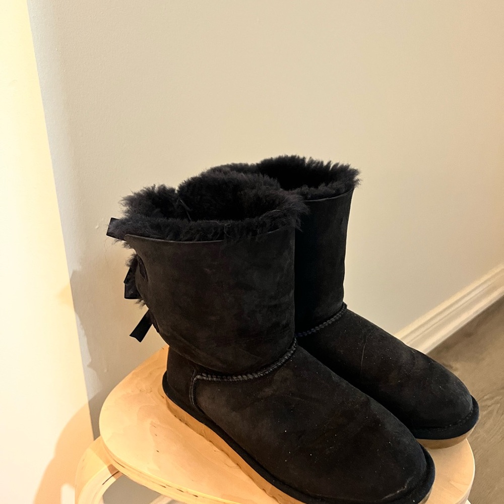 UGG Bailey Bow II Boots Navy Blue Size 6.5 (with Rubber Covers)